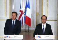 French President Francois Hollande  and Britain's Prime Minister David Cameron attend a joint news conference at the Elysee Palace in Paris, France, November 23, 2015.